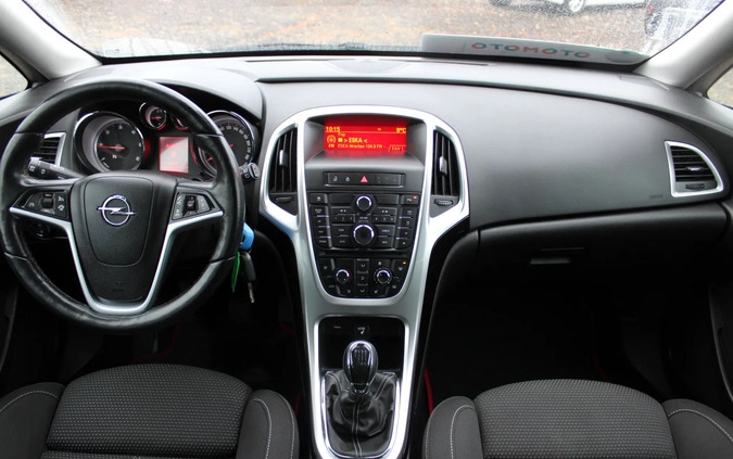 Opel Astra cena 28800 przebieg: 175000, rok produkcji 2013 z Tarnogród małe 562